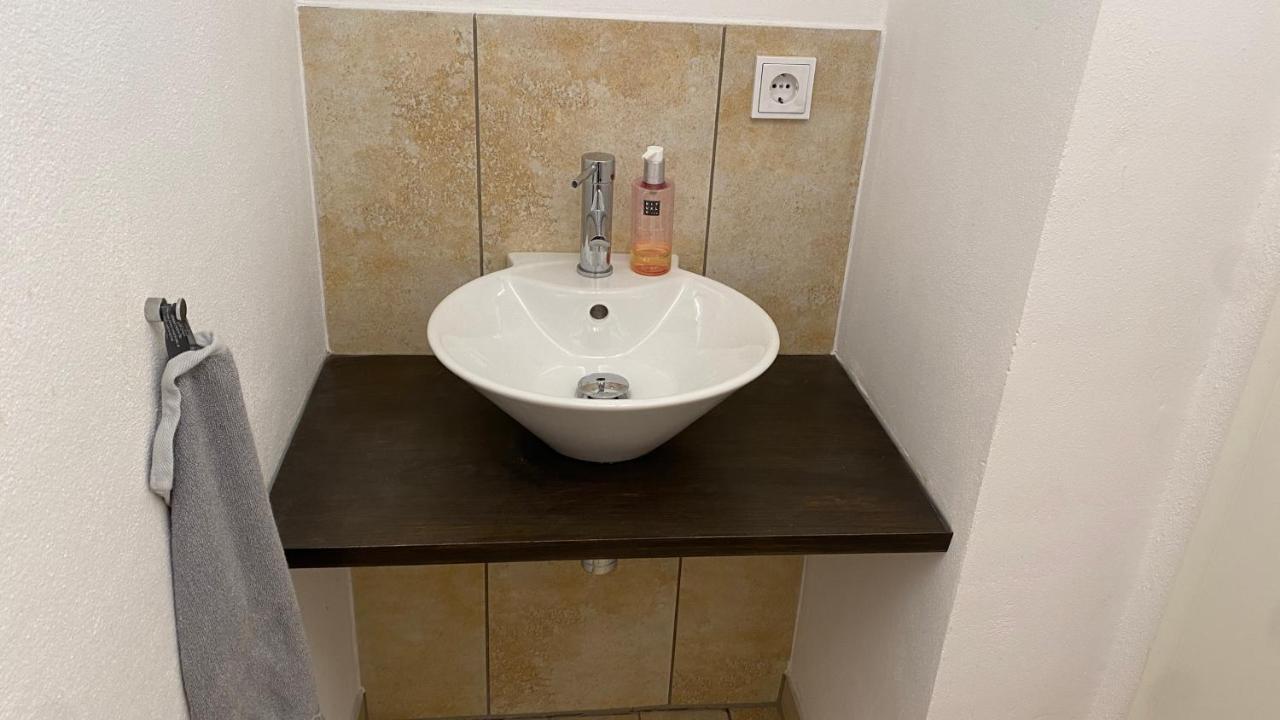 Fewo Luxus Wohnung Im Eigenen Ferienhaus, 120 Qm, Naehe Regensburg Mit Balkon, Terrasse & Garten, Gute Zuganbindung Laber 外观 照片