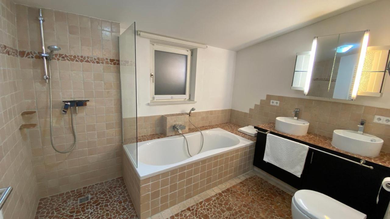Fewo Luxus Wohnung Im Eigenen Ferienhaus, 120 Qm, Naehe Regensburg Mit Balkon, Terrasse & Garten, Gute Zuganbindung Laber 外观 照片